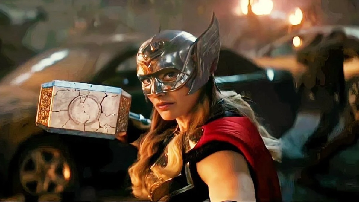 La nuova immagine di Thor Love and Thunder unisce Jane Foster e Valkyrie