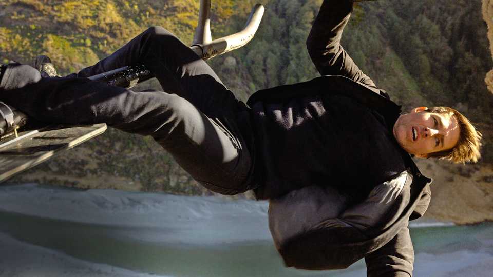 Tom Cruise fa un'altra audace acrobazia per Mission: Impossible